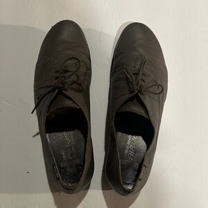 Mephisto air relax brown darker beige soft Leather Shoes lace ups w slight heel